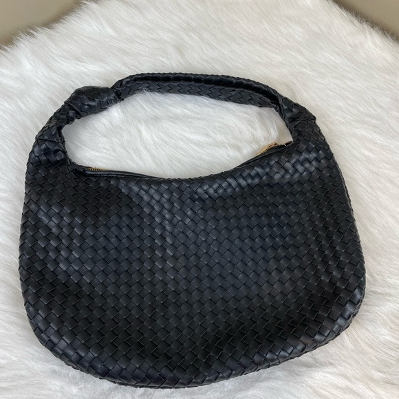 Melie Bianco Brigitte large  Black Woven Shoulder Bag - Picture 3 of 10